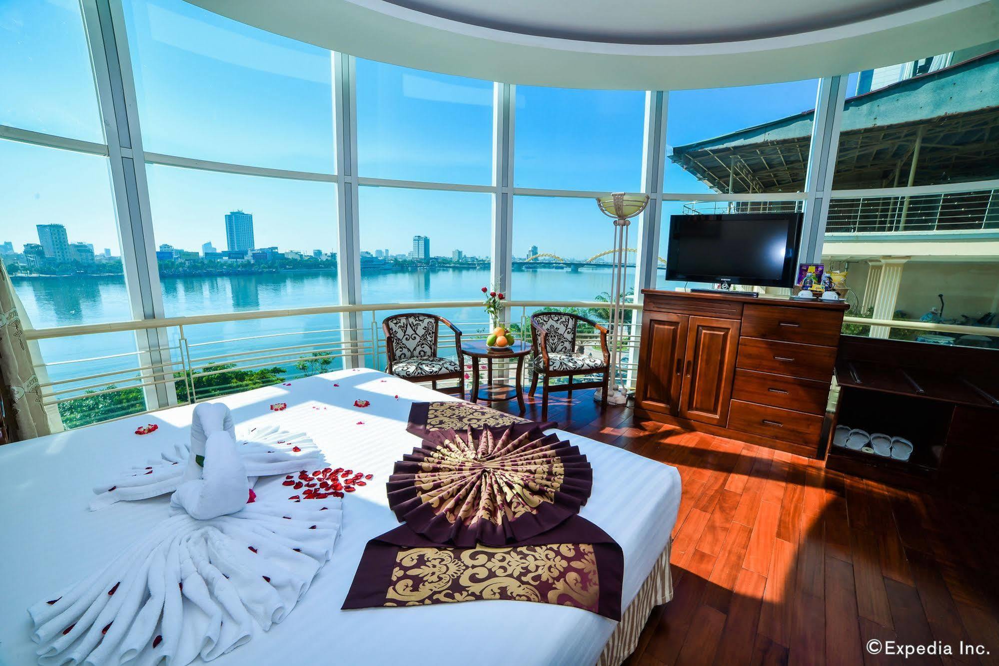 Sun River Khách sạn 3*